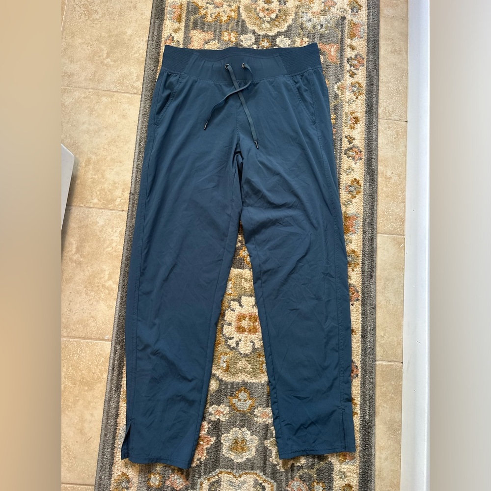 Womens champion Sz Medium athletic tapered ankle pants navy blue comfort/leisure